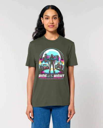 Dein Name • Ride into the night • Retro • 80s • Cyberpunk • Unisex Premium T-Shirt XS-5XL aus Bio-Baumwolle für Damen & Herren • Exklusivdesign • personalisiert