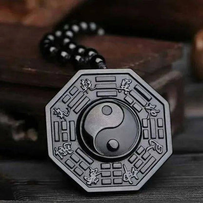 Halskette und geschnitzter Anhänger „Yin & Yang“ aus schwarzem Obsidian • esoterischer Glücksbringer