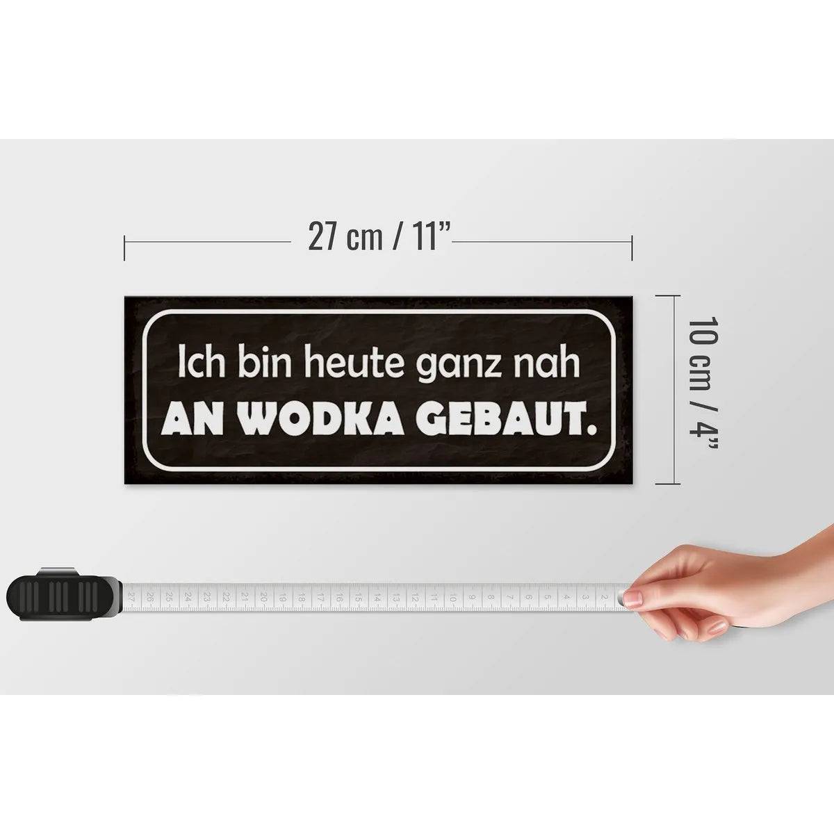 Holzschild Spruch 27x10cm Heute ganz nah an Wodka gebaut Deko