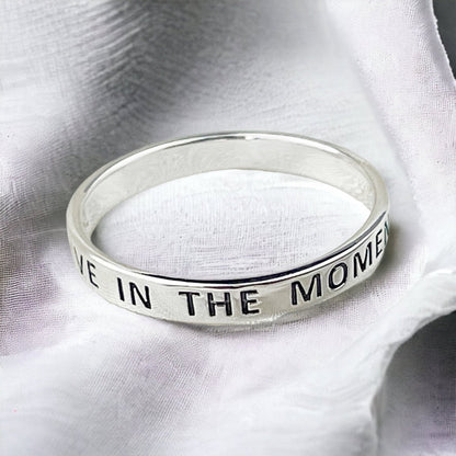 LIVE IN THE MOMENT Ring - 925 Sterling Silber Gravur Stempel Fingerring RG925-50