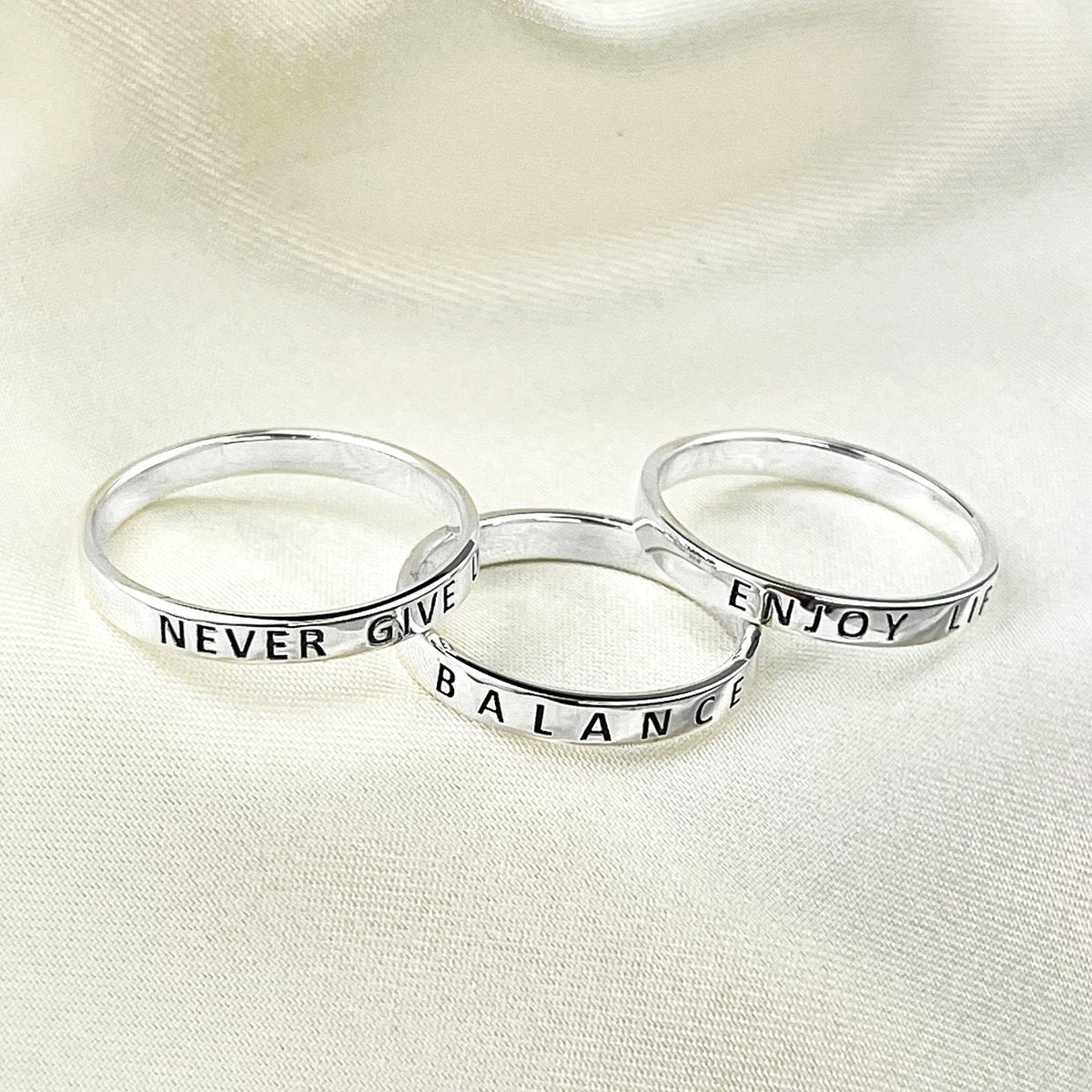 LIVE IN THE MOMENT Ring - 925 Sterling Silber Gravur Stempel Fingerring RG925-50