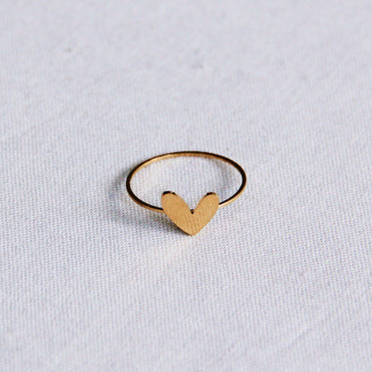 Minimalistischer Ring aus Edelstahl mit Herz – Gold