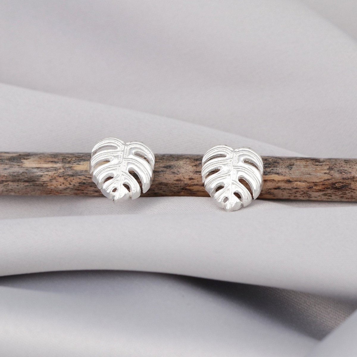 Monstera Blätter Ohrstecker - 925 Sterling Silber - Exotische Blätter Schmuck - OHR925-45