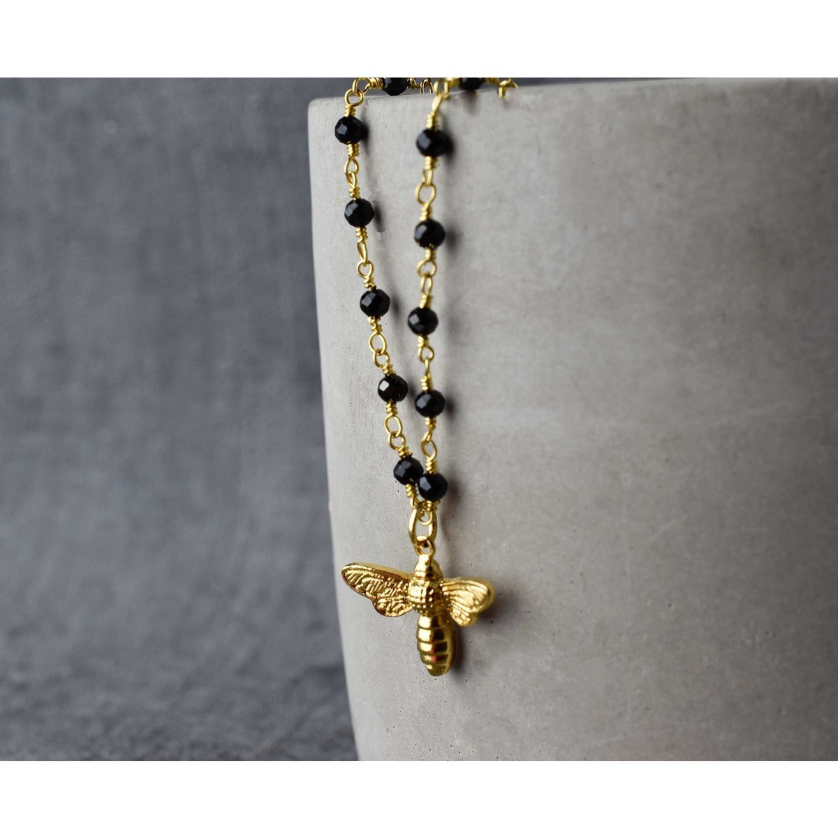 Onyx Edelsteinkette mit Bienen Anhänger Gold - VIK-03