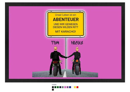 Ortsschild-Designer mit Motorrad-Couple • Fußmatte mit Gummirand 60x40 cm in 12 Farben