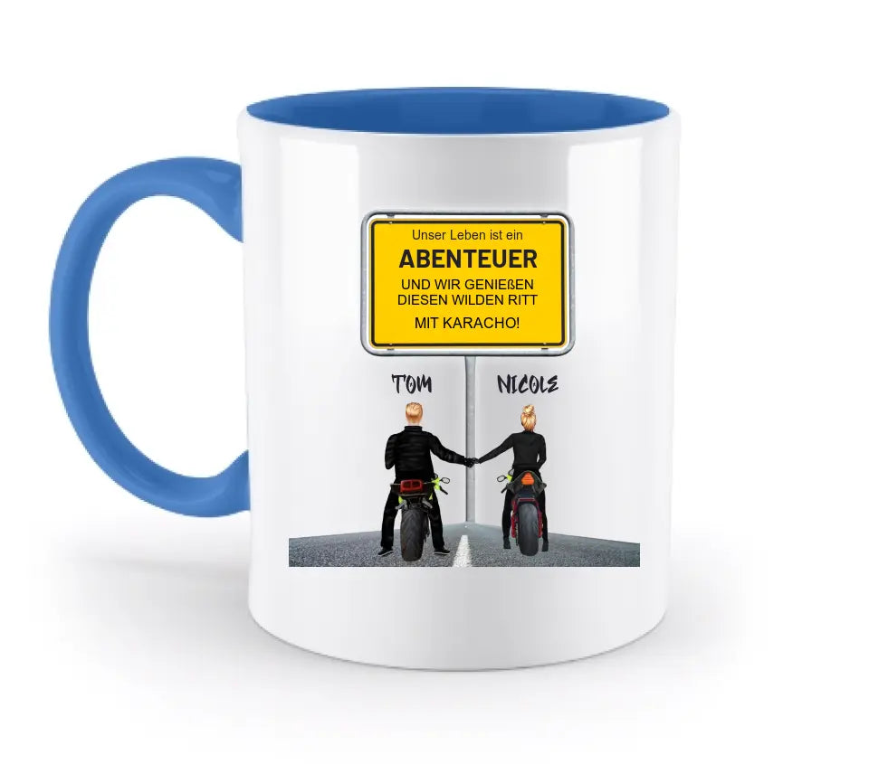 Ortsschild-Designer mit Motorrad-Couple • zweifarbige Tasse