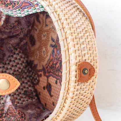 Runde Rattantasche Beige handgemachte Umhängetasche mit Kunstlederriemen Umhängetasche Boho Bali Tasche SENJA natur