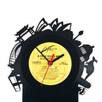 Schallplattentischuhr sydney aus schwarzer vinyl mit gelbem zentrieretikett paar gute männer und skyline cutouts
