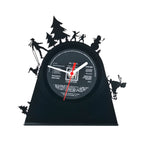 Schallplattentischuhr snowfun schwarze vinyluhr mit weißen und roten zeigern und weihnachtsbaum-silhouetten