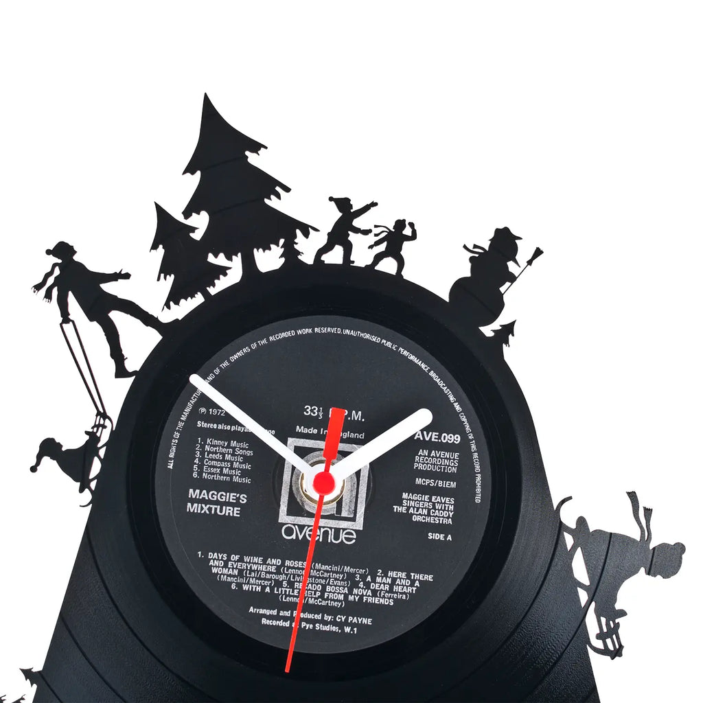 Black vinyl schallplattentischuhr snowfun mit weißen zeigern und roten sekundenzeiger mit skiing-silhouetten