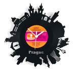 Schallplattenuhr prag aus schwarzer vinyl mit prager skyline silhouette und orange pinkem hemmet’s harald label