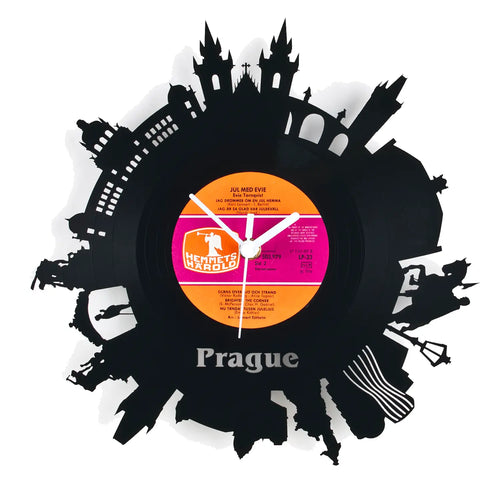 Schallplattenuhr prag aus schwarzer vinyl mit prager skyline silhouette und orange pinkem hemmet’s harald label