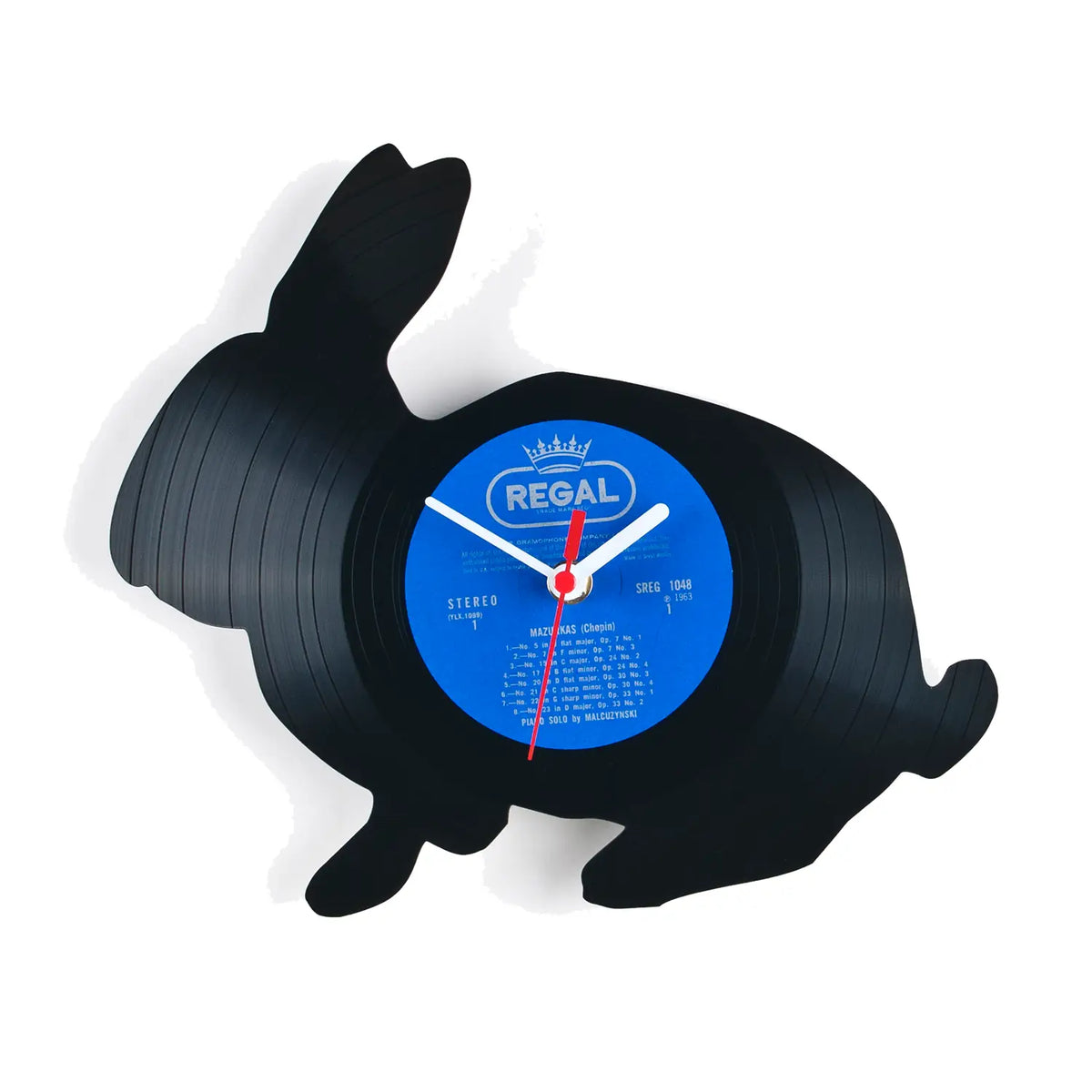 Schwarze hasen-förmige wanduhr aus regal vinyl mit blauem zentrallabel und weißen zeigern schallplattenuhr hase