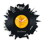 Schallplattenuhr stockholm schwarze vinyl wanduhr mit gelbem rca victor label und stockholm skyline silhouetten