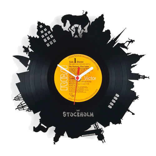 Schallplattenuhr stockholm schwarze vinyl wanduhr mit gelbem rca victor label und stockholm skyline silhouetten