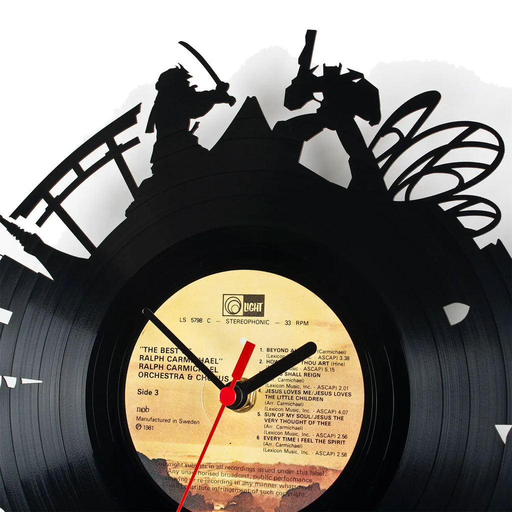Schallplattenuhr tokio schwarze vinyl wanduhr mit samurai und pferdesilhouette design