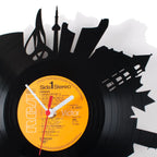 Schallplattenuhr Toronto schwarze vinyl wanduhr mit orange label und weißen text in stadt skyline form