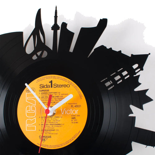 Schallplattenuhr Toronto schwarze vinyl wanduhr mit orange label und weißen text in stadt skyline form