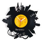 Schallplattenuhr toronto schwarzes vinyluhr mit gelbem rca victor label und stadt-silhouetten aus schnitten