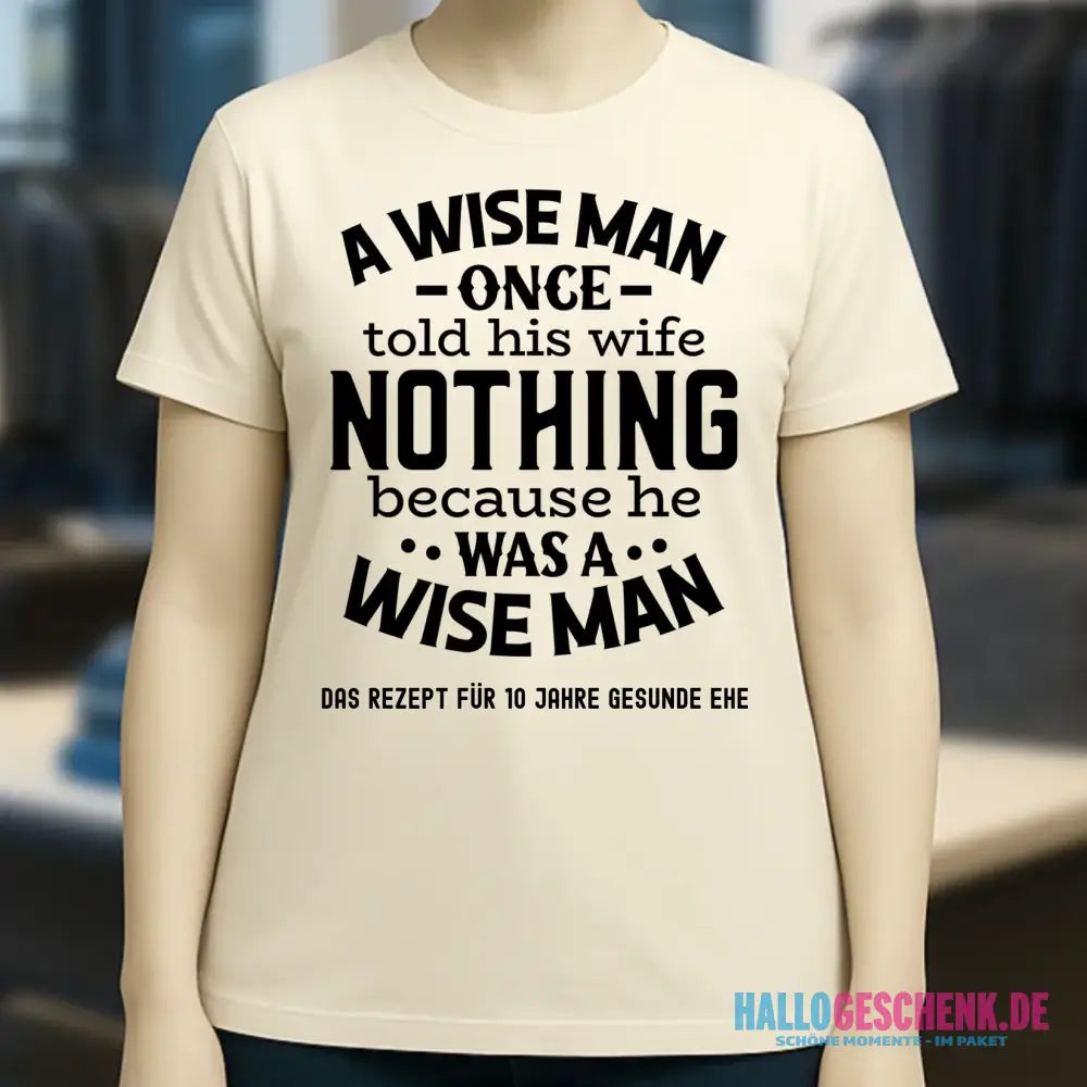 A wise man & his wife • Mann • Frau • Ehe • Ladies Premium T-Shirt XS-2XL aus Bio-Baumwolle für Damen • Exklusivdesign • personalisiert