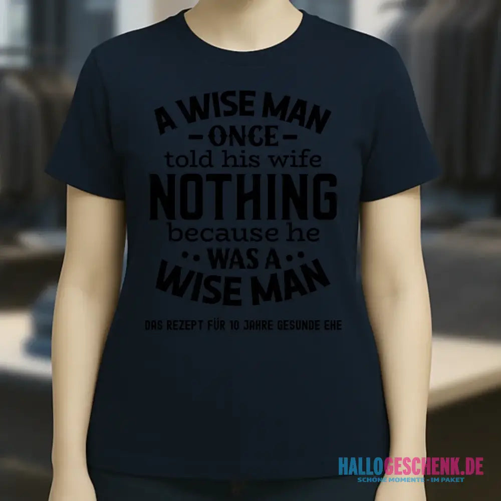 A wise man & his wife • Mann • Frau • Ehe • Ladies Premium T-Shirt XS-2XL aus Bio-Baumwolle für Damen • Exklusivdesign • personalisiert