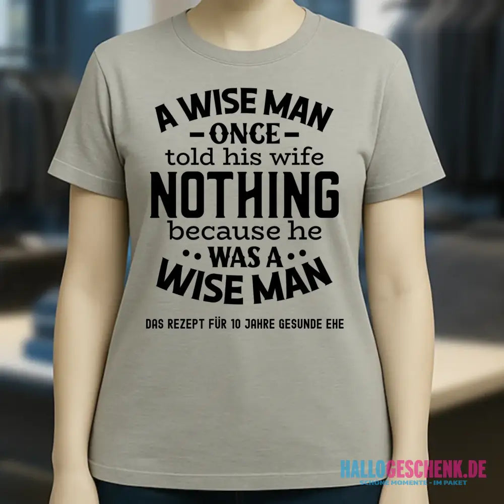 A wise man & his wife • Mann • Frau • Ehe • Ladies Premium T-Shirt XS-2XL aus Bio-Baumwolle für Damen • Exklusivdesign • personalisiert
