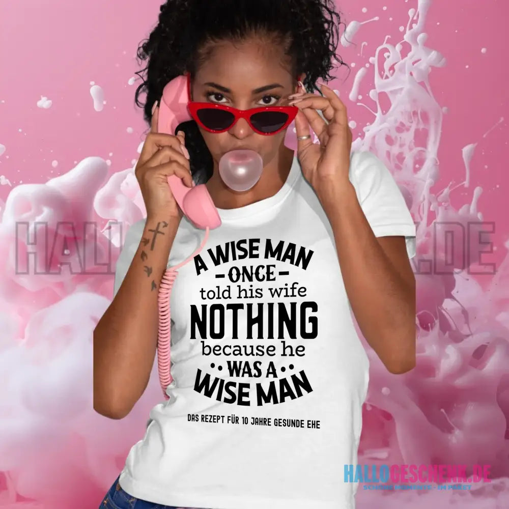 A wise man & his wife • Mann • Frau • Ehe • Ladies Premium T-Shirt XS-2XL aus Bio-Baumwolle für Damen • Exklusivdesign • personalisiert