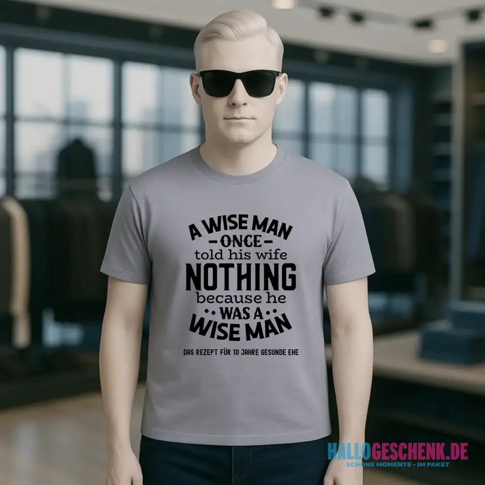 A wise man & his wife • Mann • Frau • Ehe • Unisex Premium T-Shirt XS-5XL aus Bio-Baumwolle für Damen & Herren • Exklusivdesign • personalisiert