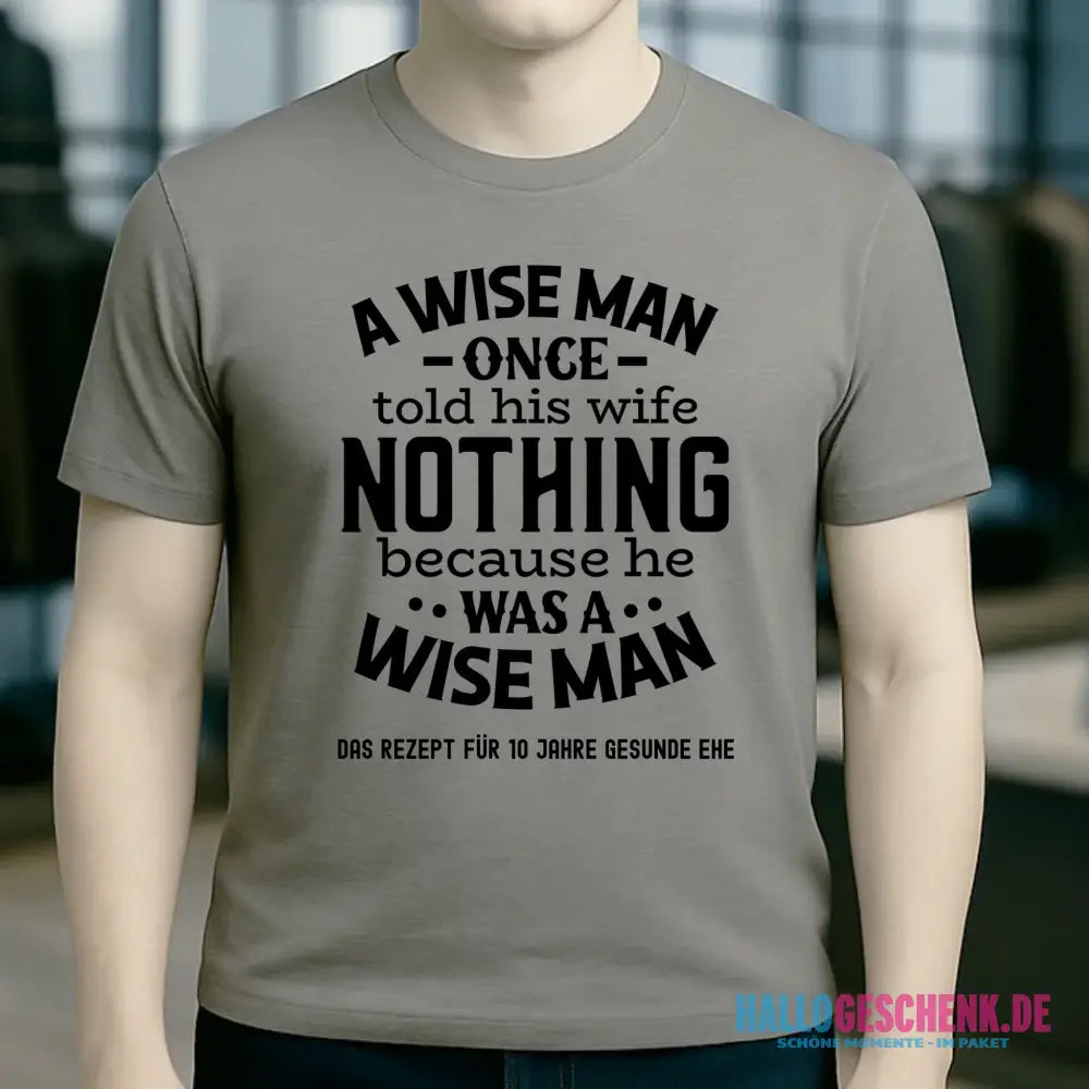 A wise man & his wife • Mann • Frau • Ehe • Unisex Premium T-Shirt XS-5XL aus Bio-Baumwolle für Damen & Herren • Exklusivdesign • personalisiert