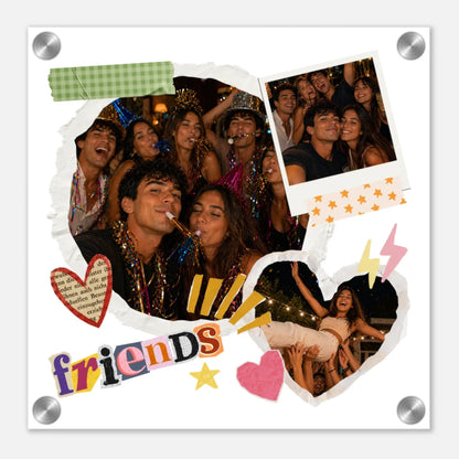 Ein weißes acrylbild mit scrapbook-stil collage aus bunten partyfotos und dem wort friends in verspielter schrift