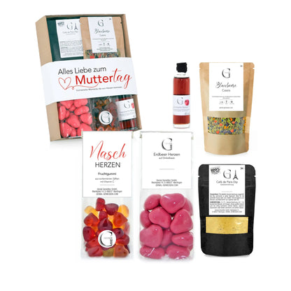 Ein geschenkset alles liebe zum muttertag mit einer box, rosa herzbonbons, roter flasche, kräutern und kaffeebechern