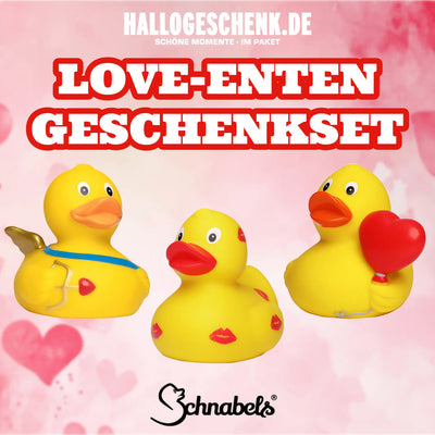 Gelbe gummienten mit roten akzenten und romantischen designs aus pvc im amor love liebe valentinstag badeenten set