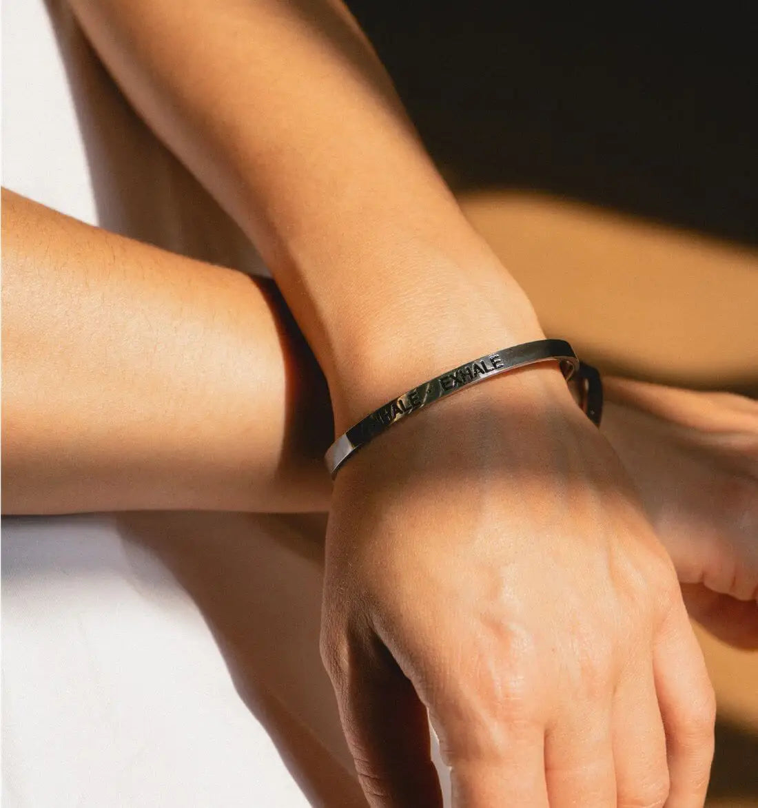 Armreif mit Gravur | Silber | Inhale - Exhale