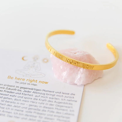 Armreif mit Gravur | vergoldet | Be here right now