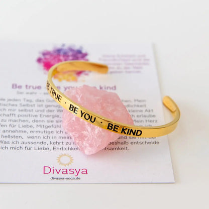 Armreif mit Gravur | vergoldet | ’Be true - be you - be kind’