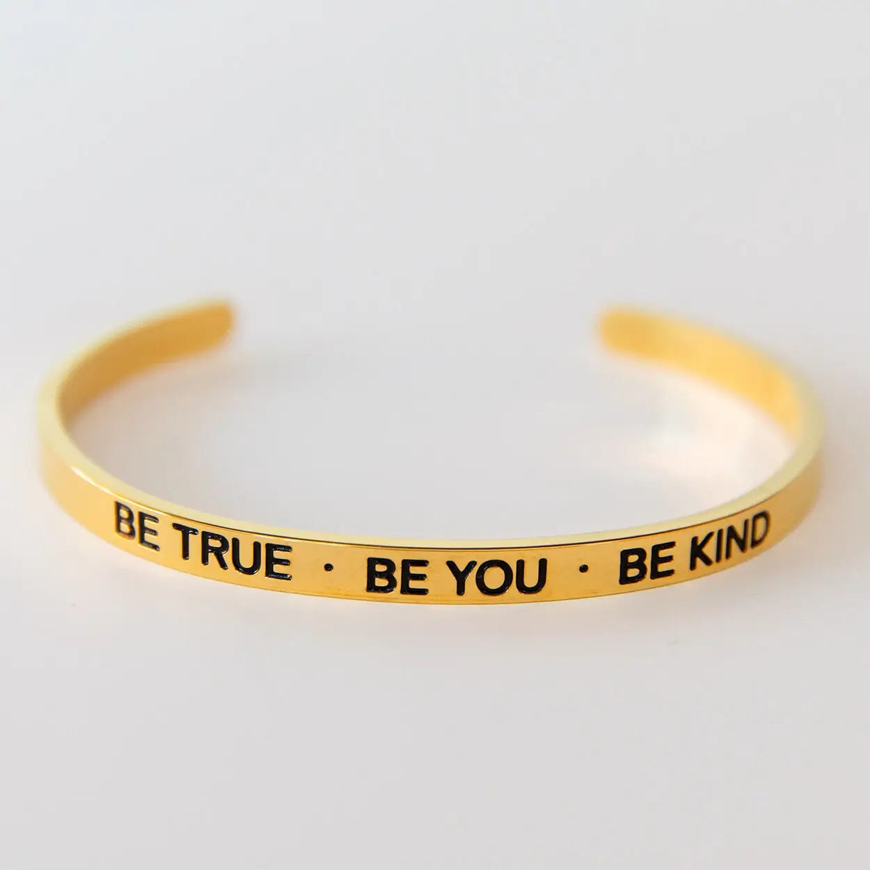Armreif mit Gravur | vergoldet | ’Be true - be you - be kind’