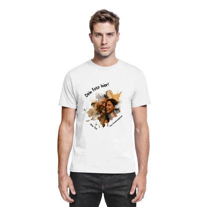 Weiße baumwollshirt mit aquarellfoto von zwei lachenden personen und deutschem text aus der statement-collection
