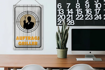 Holzrahmen blechschild 20x30cm mit ziel design mann silhouette und auftrags griller text in gelb