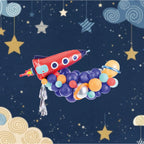 Ballon-set rakete mit rot-blauem folienballon und silberner quaste umgeben von bunten planetenluftballons