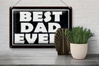 Schwarzes blechschild best dad ever mit weißer schrift rahmen aus dunklem holz und seil zum aufhängen 20x30cm