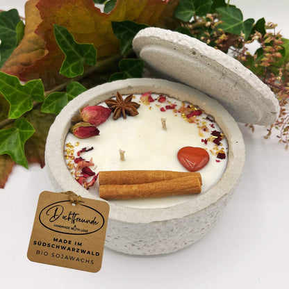 Betonkerze Betongrau ’Grey Hearts’ - Duftkerze