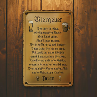Rustikales Metallschild mit warmem goldbraunem Patina und schwarzer Serifenschrift mit deutschem Bierspruch biergebet
