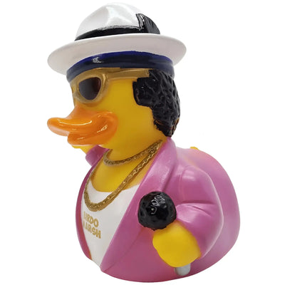 Gelbe gummiente birdo marsh mit weißem fedora hut, sonnenbrille, rosa jacke und mikrofon von celebri ducks