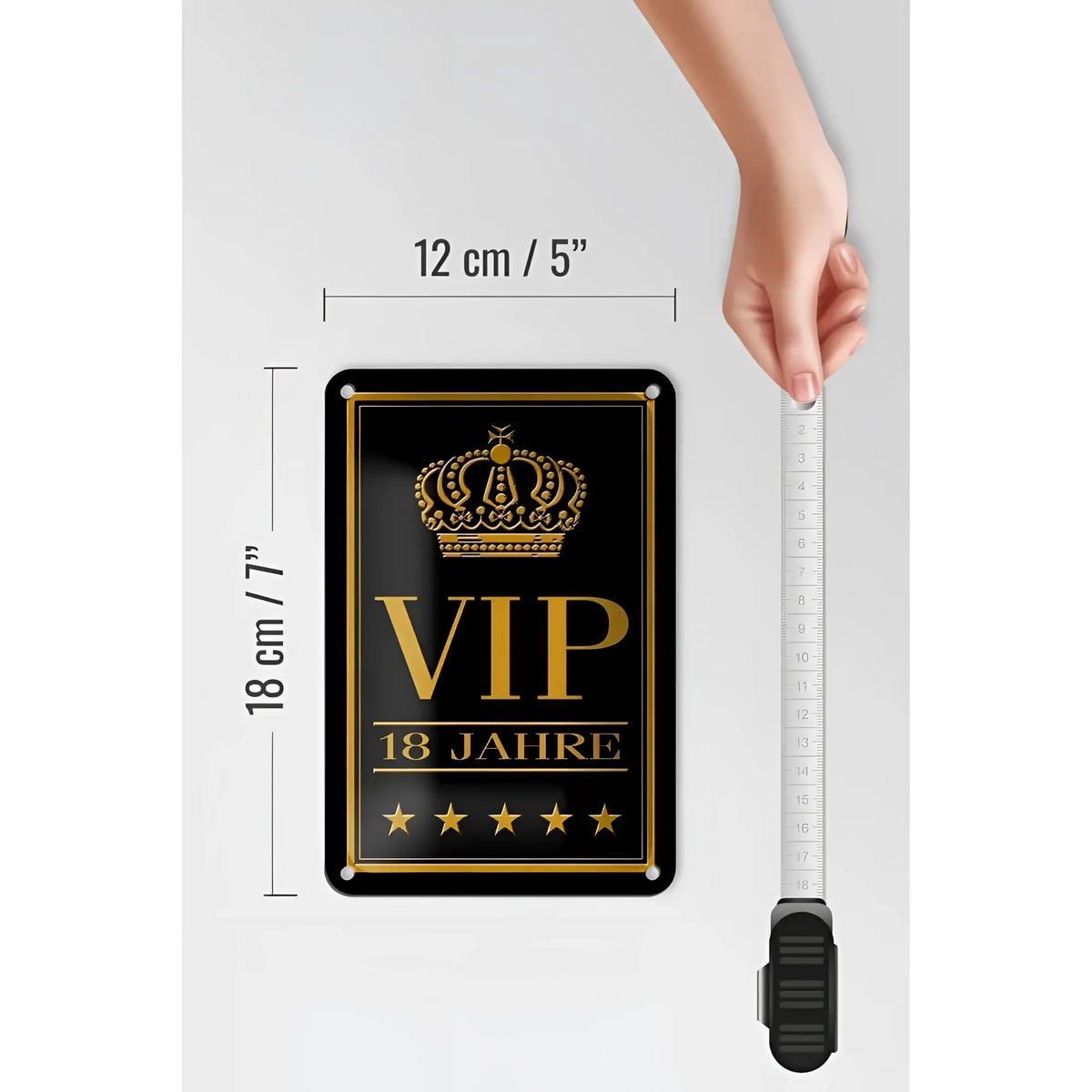 Schwarzes blechschild mit goldener folie vip 18 jahre schrift und kronenmotiv aus metall 12x18cm geschenk
