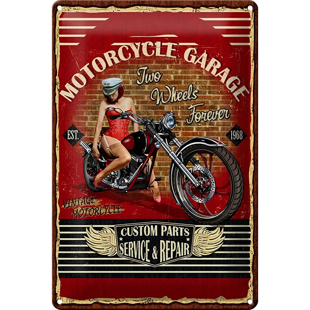 Vintage rotes und schwarzes blechschild mit frau im korsett auf klassischem motorrad vor ziegelwand für garage