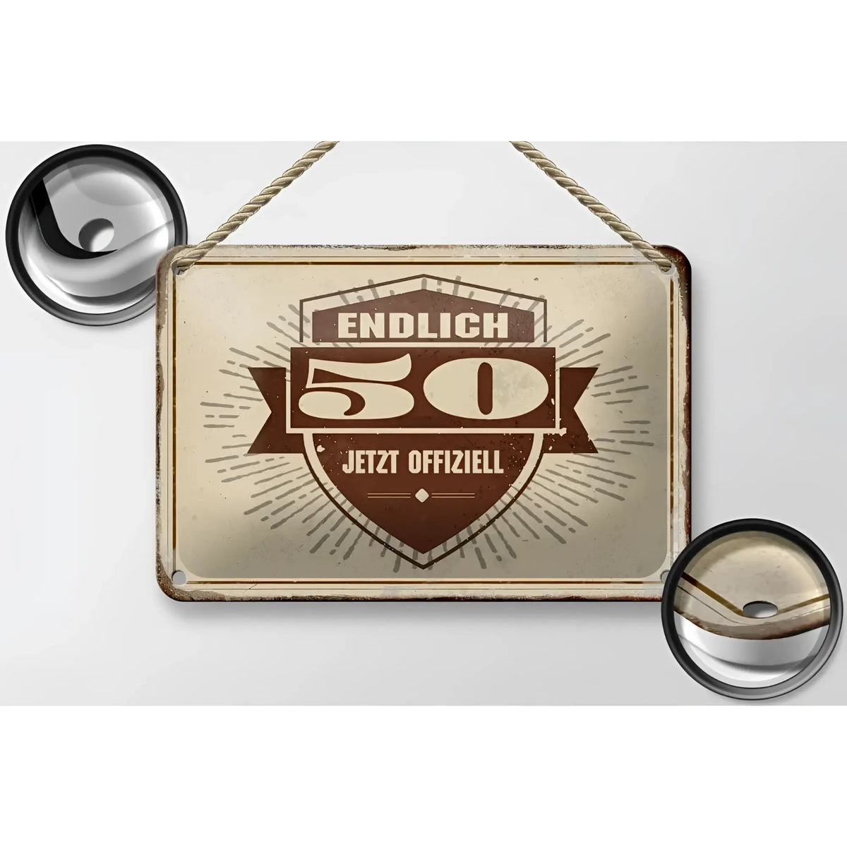 Vintage-stil blechschild 18x12cm mit distressed beige braunen farben und text endlich 50 jetzt offiziell im wappenschild