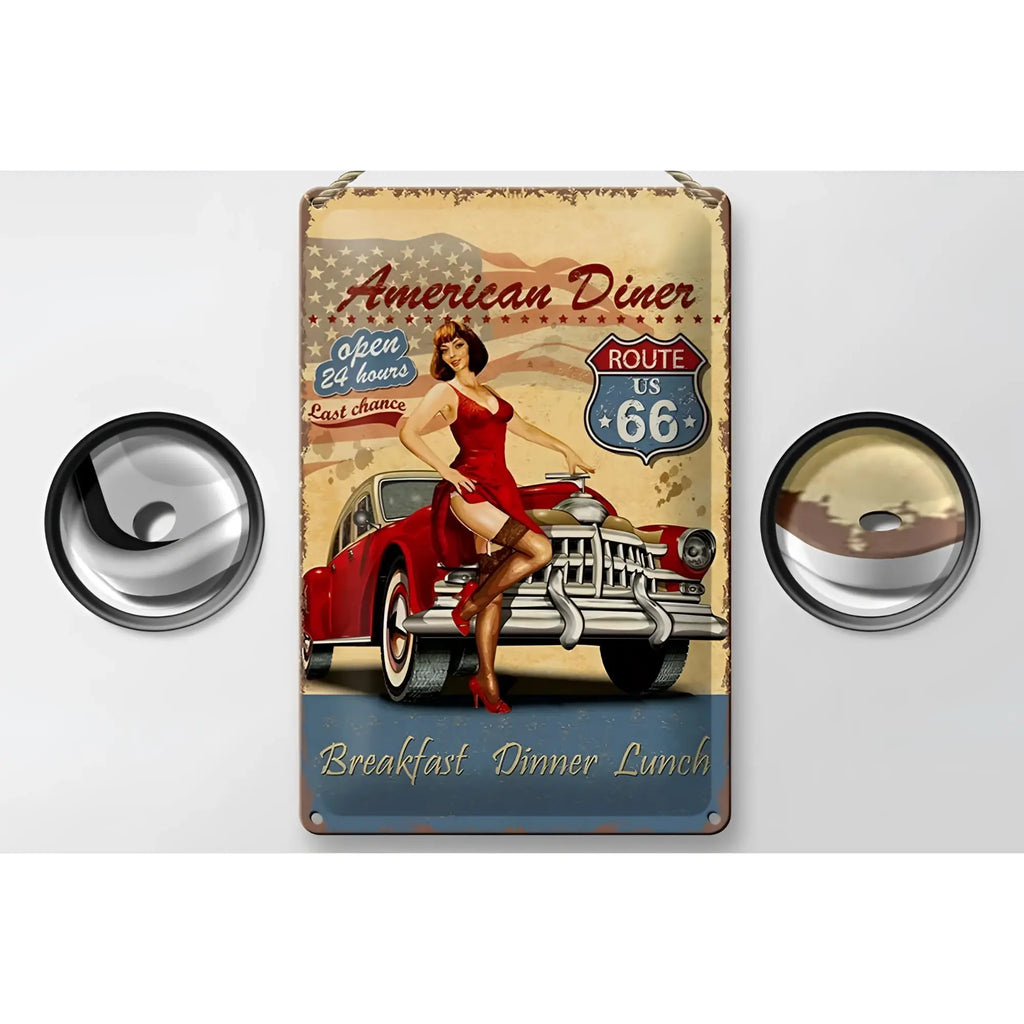 Vintage blechschild 20x30cm mit pin-up frau im roten kleid vor rotem oldtimer und amerikanischem diner motiv