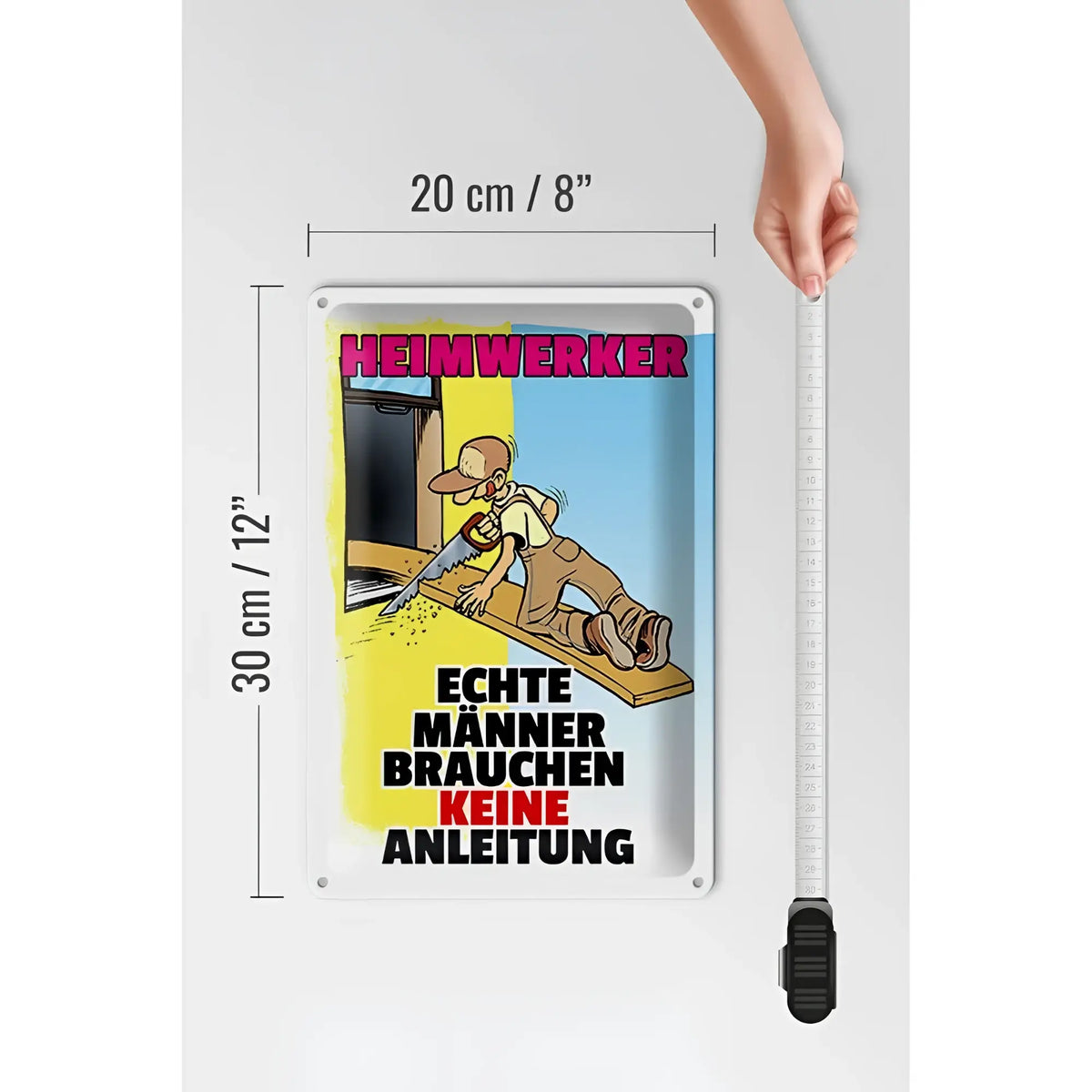 Weißes rechteckiges blechschild 20x30 cm mit cartoon motiv heimwerker und spruch keine anleitung nötig