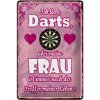 Pinkes blechschild 20x30 cm mit dartscheibe und spruch ich liebe darts aber meine frau