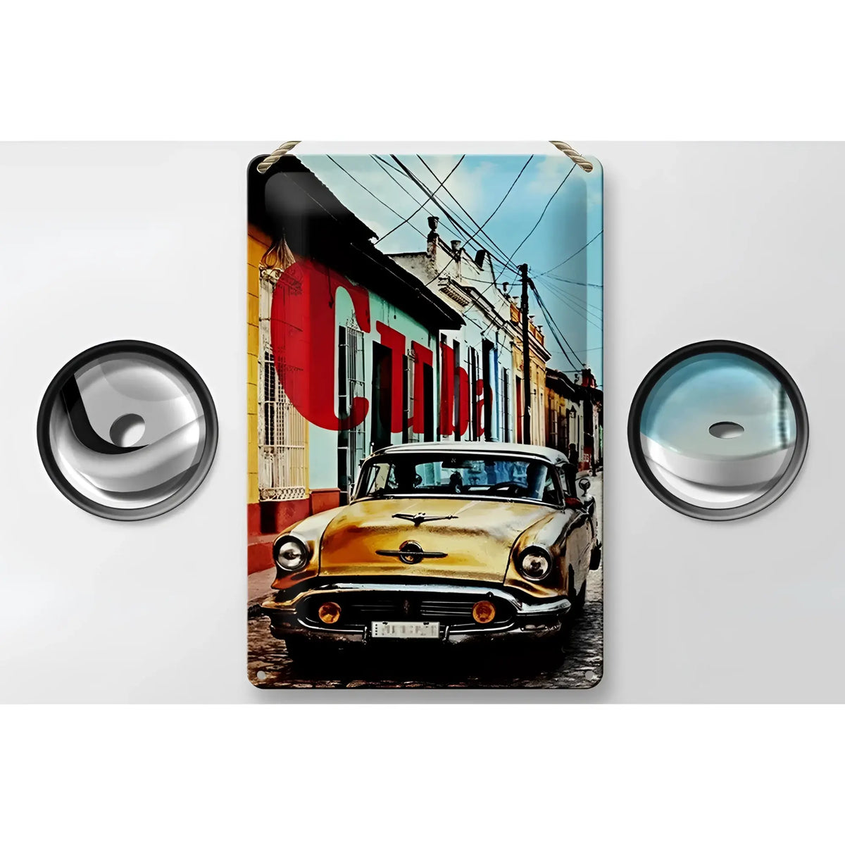 Rechteckiges blechschild mit vintage illustration eines gelben oldtimers in bunter kuba gasse 20x30cm